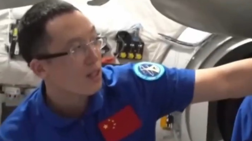 “任务结束再聚，祝大家一切顺利” 张洪章在同学群里表示感谢