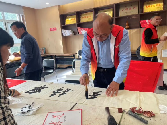 墨香送福寿，潍坊市基层文化建设指导员走进寿光垄塬社区