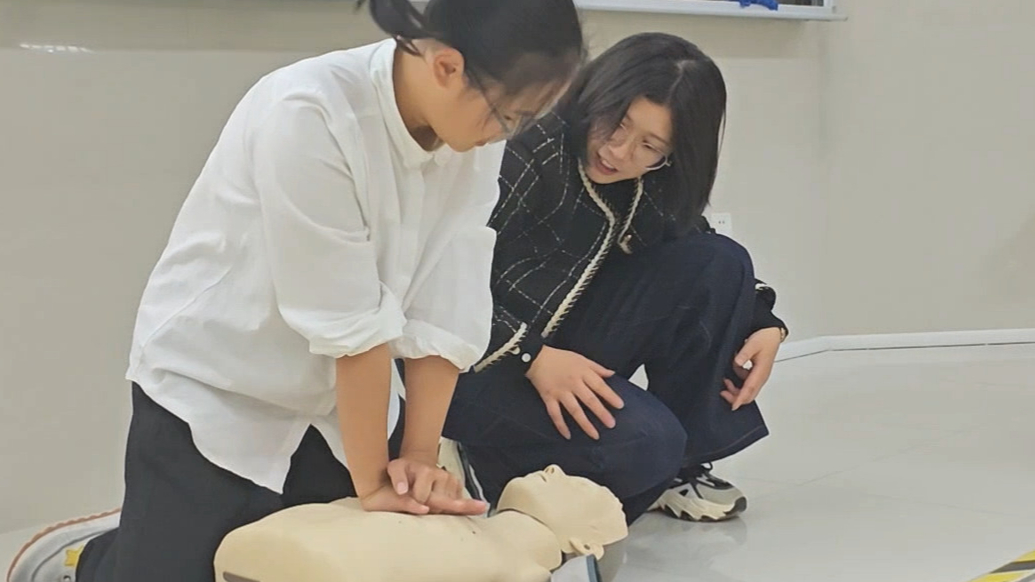 果然视频|140余名学生受益，壹点公益急救知识课走进济南大学