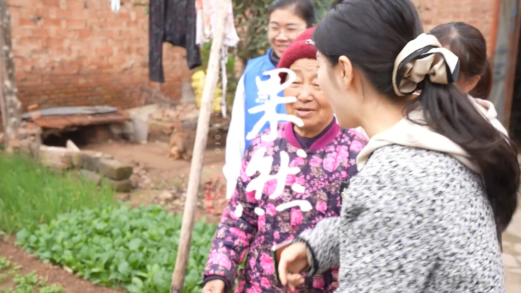 果然视频|20名困境学子受助，壹点公益捐赠活动走进聊城临清市