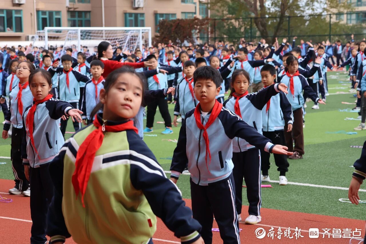 观摩成果，共话发展！莱山区举行中小学养成教育现场会