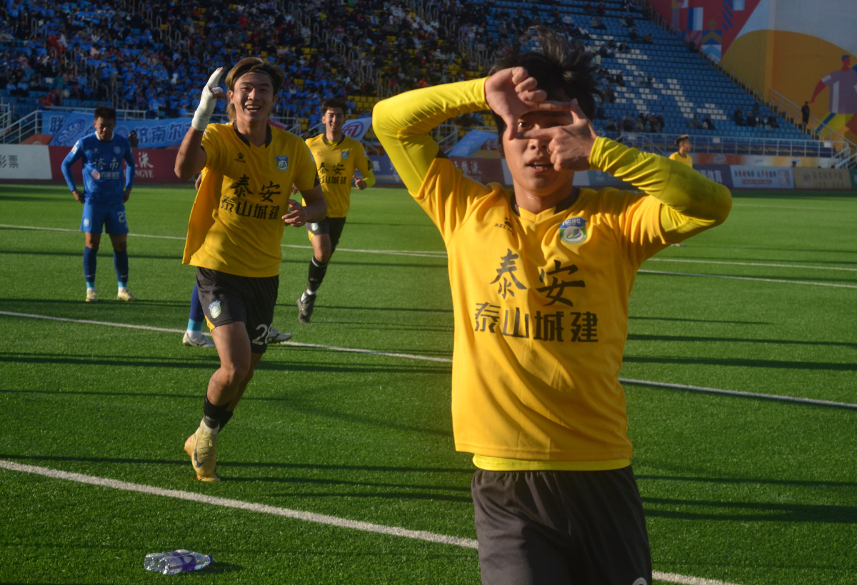 图集|泰安队客场2：1击败济南队，杀进齐鲁超赛决赛