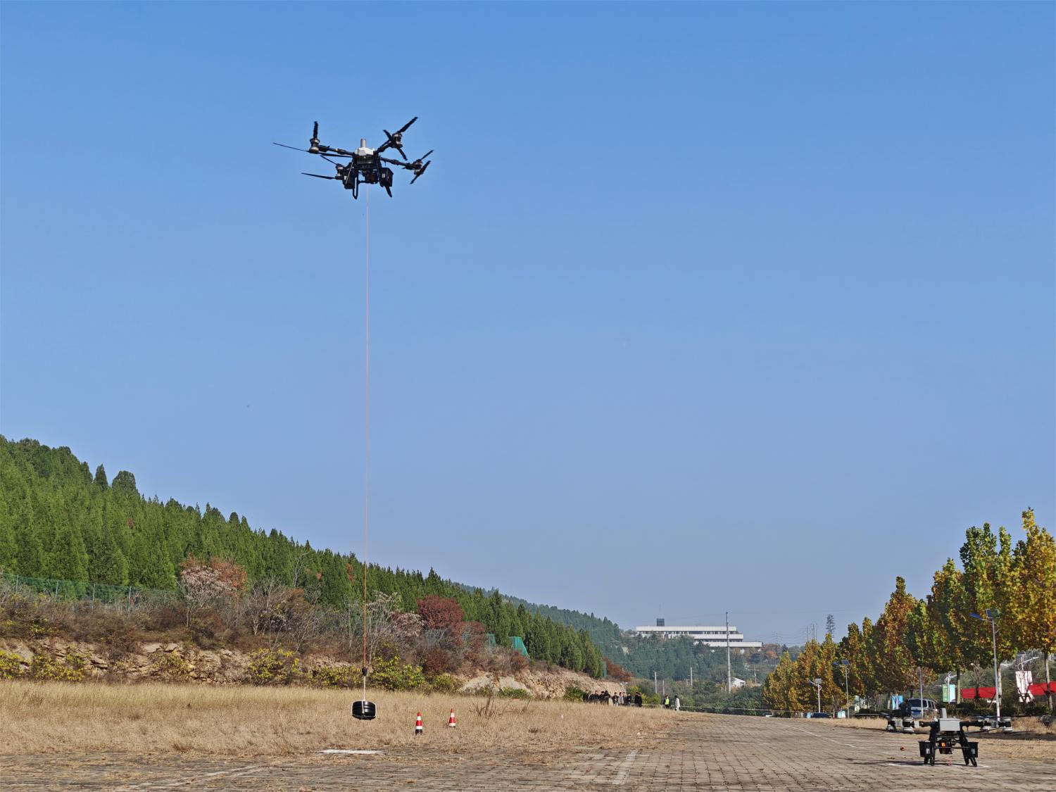 技能兴鲁丨无人机送货快准稳！低空物流无人机驾驶员赛项举行
