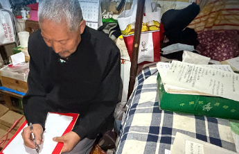 壹点海报 | 烟台72岁保洁爷爷与他的“数学王国”