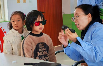 书香续温情・护眼伴成长 贝视清公益行走进仲宫街道穆家小学
