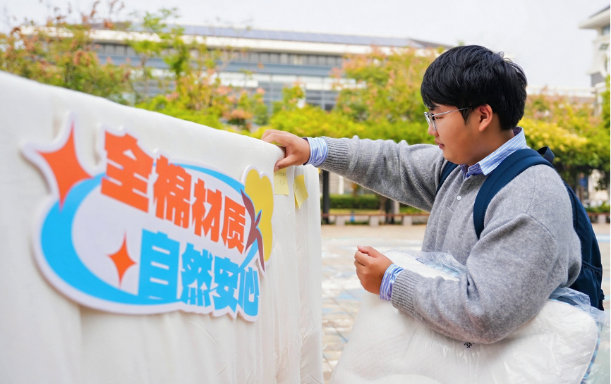 助眠、平替和“一人用”成年轻人买家纺用品关键词，33年家纺老厂牌转型线上在淘宝国货严选日入50多万