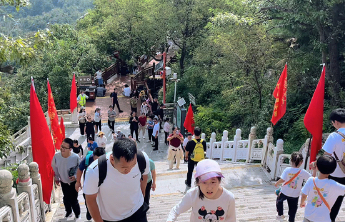 景色醉人真情暖心，山东多景区用心“宠客”换来“秋游热”