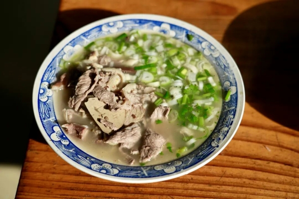 In Yantai, winter starts with a warm bowl