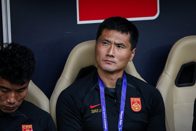 国足或最早明年初重组，邵佳一执教西海岸时期外籍助手将进入国足教练团队