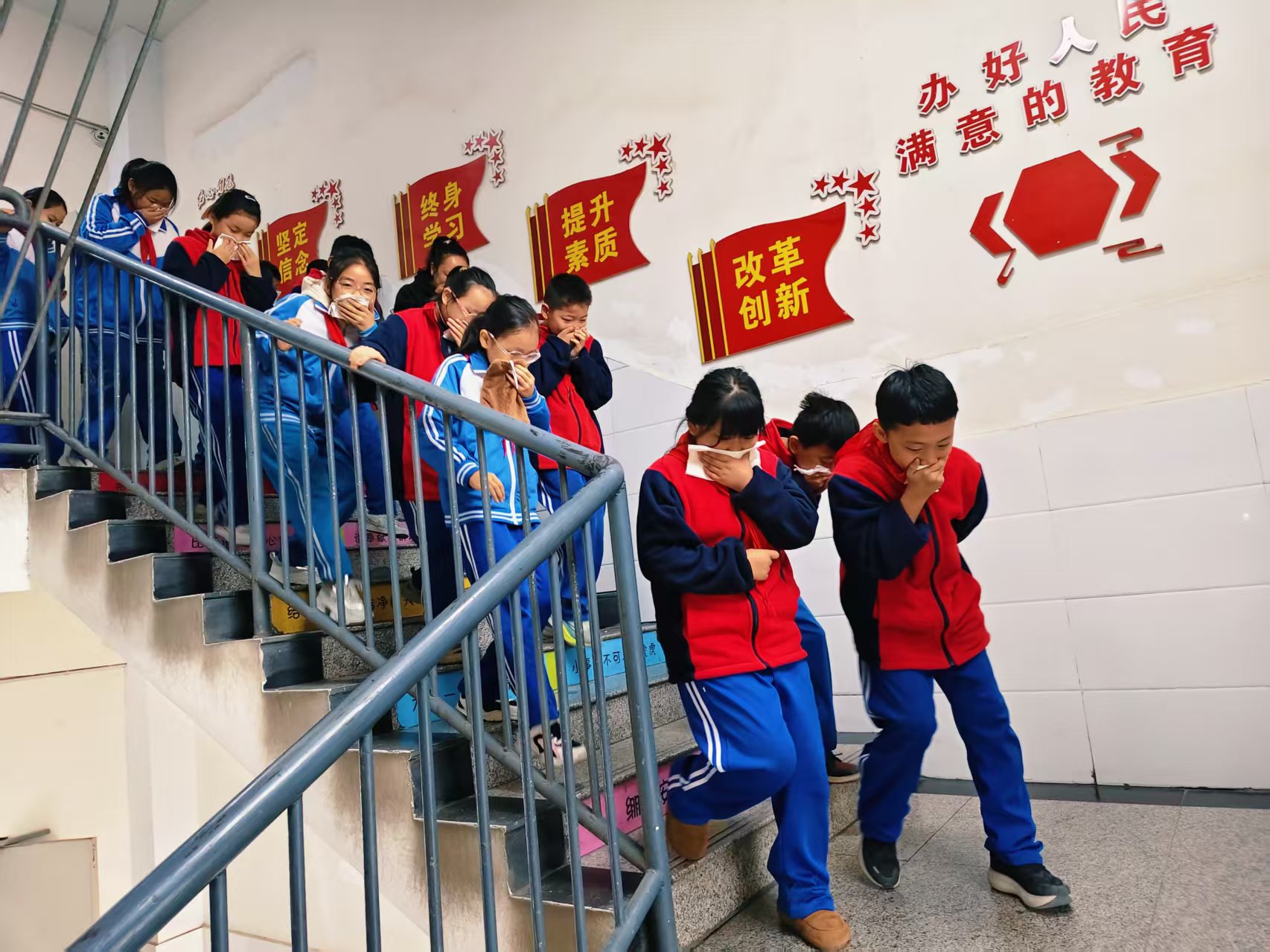 菏泽陈集镇第一学区各学校开展消防安全宣传教育和应急演练活动