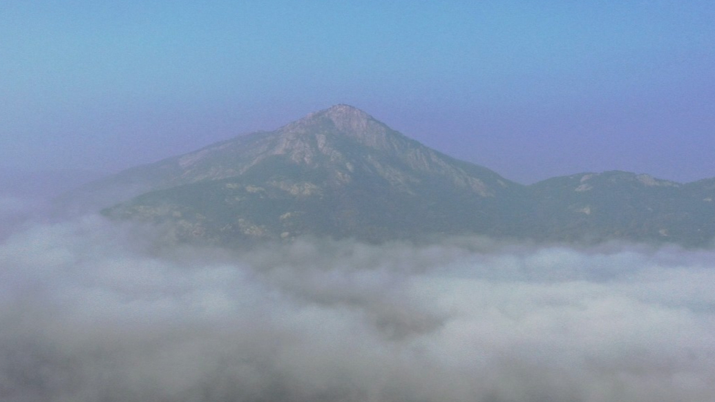 天气情报站|日照石老山现平流雾景观，远远望去云雾缥缈如梦似幻