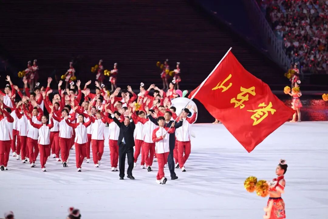 十五运会开幕式，济南神枪手李越宏担任山东体育代表团旗手
