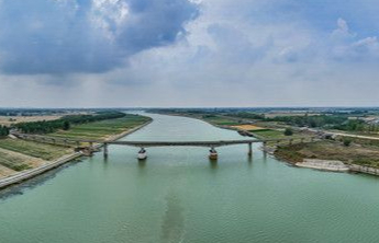 郑刚：一心护碧水 治河更治心