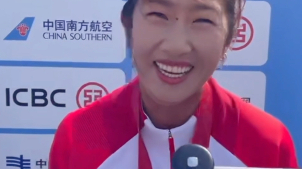 果然视频｜赛艇单人双桨摘银，鲁诗雨：转项责任大，没拿冠军再战