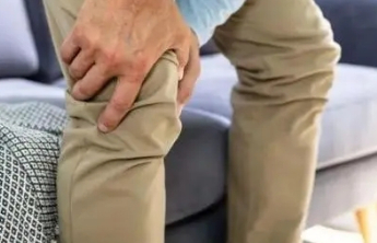 冷风一吹，为啥膝盖就先“罢工”？