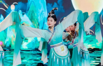 着汉服游圣城，曲阜沉浸式体验让儒家文化“活”起来