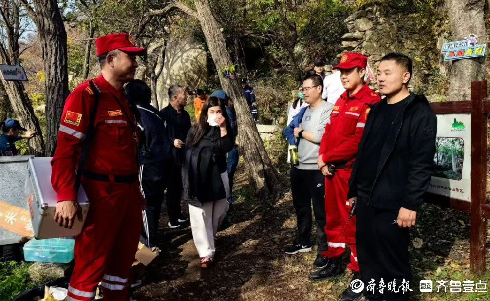 登顶路上的温暖身影：泗水志愿者为登山节保驾护航