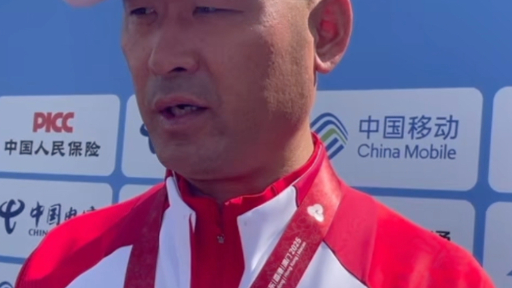 果然视频｜教练马卫国：让鲁诗雨去划单人艇，因为队内她划得最快