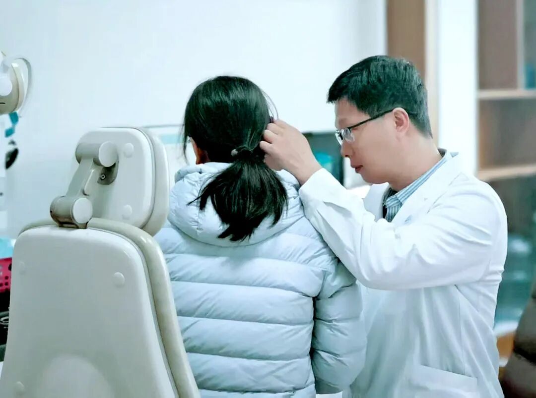 警惕！耳内“长蘑菇”痒到失眠，竟是这个习惯在作祟