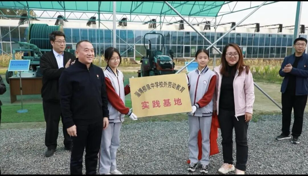 淄博这所中学将课堂开进田间，开拓劳动教育新路径