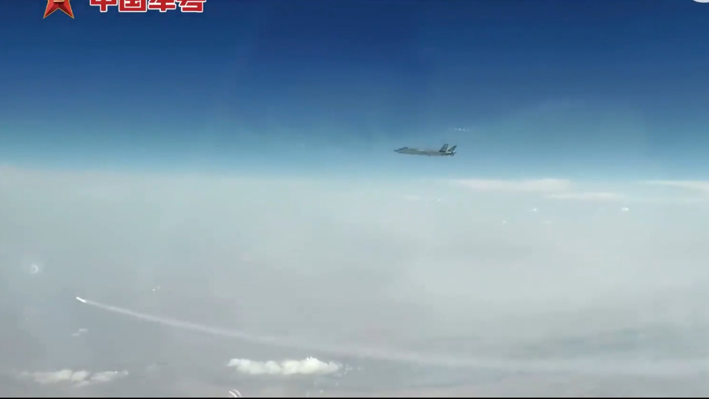 歼-20战机导弹发射瞬间，气场拉满！