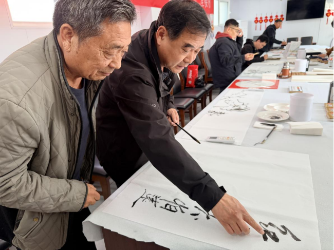 给乡绣产业带来新灵感，潍坊市基层文化建设指导员走进寿光三座楼