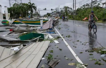 连遭两场台风侵袭，菲律宾展开灾后清理工作