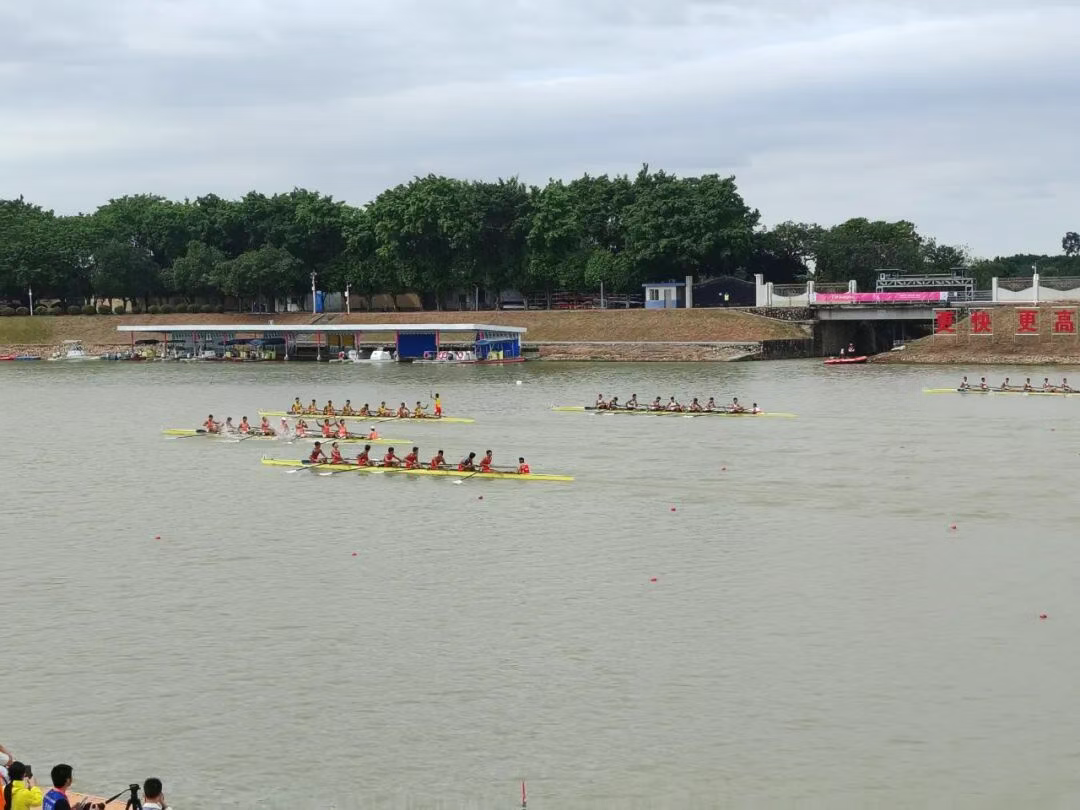 十五运潍坊首金，潍坊小将邵志强助力山东队勇夺全运男子赛艇冠军