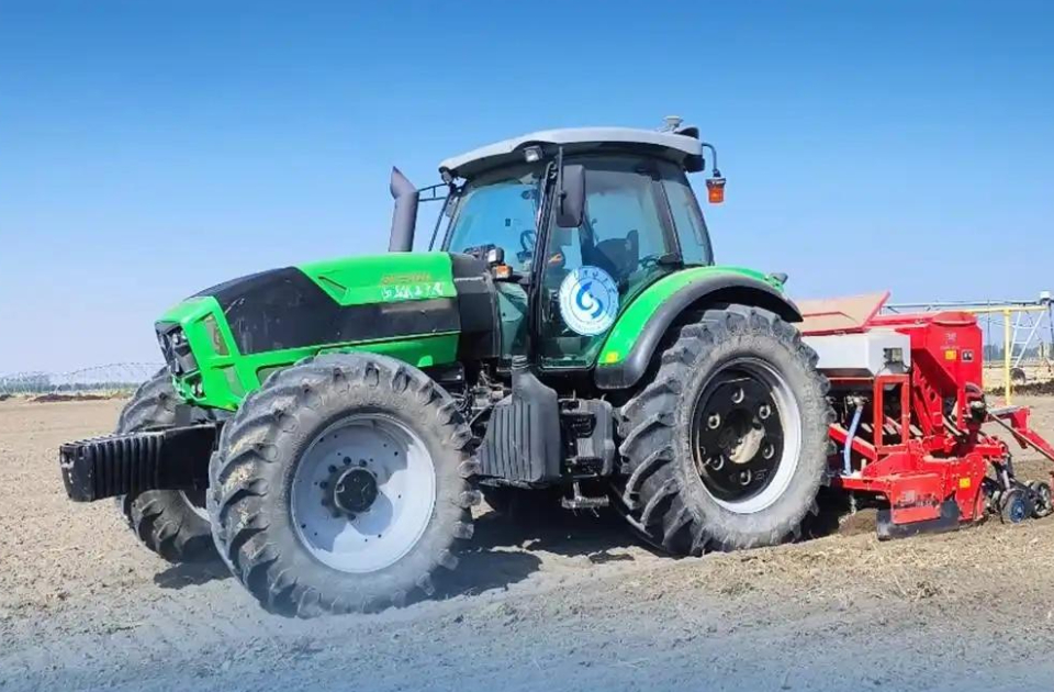 山东打造全国首家生态无人农场，无人农机3分钟播完一亩麦