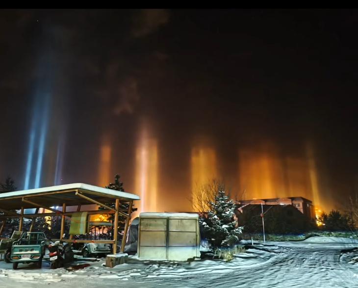 黑龙江漠河出现罕见“寒夜光柱”，拍摄者：特别壮观，持续了10分钟左右