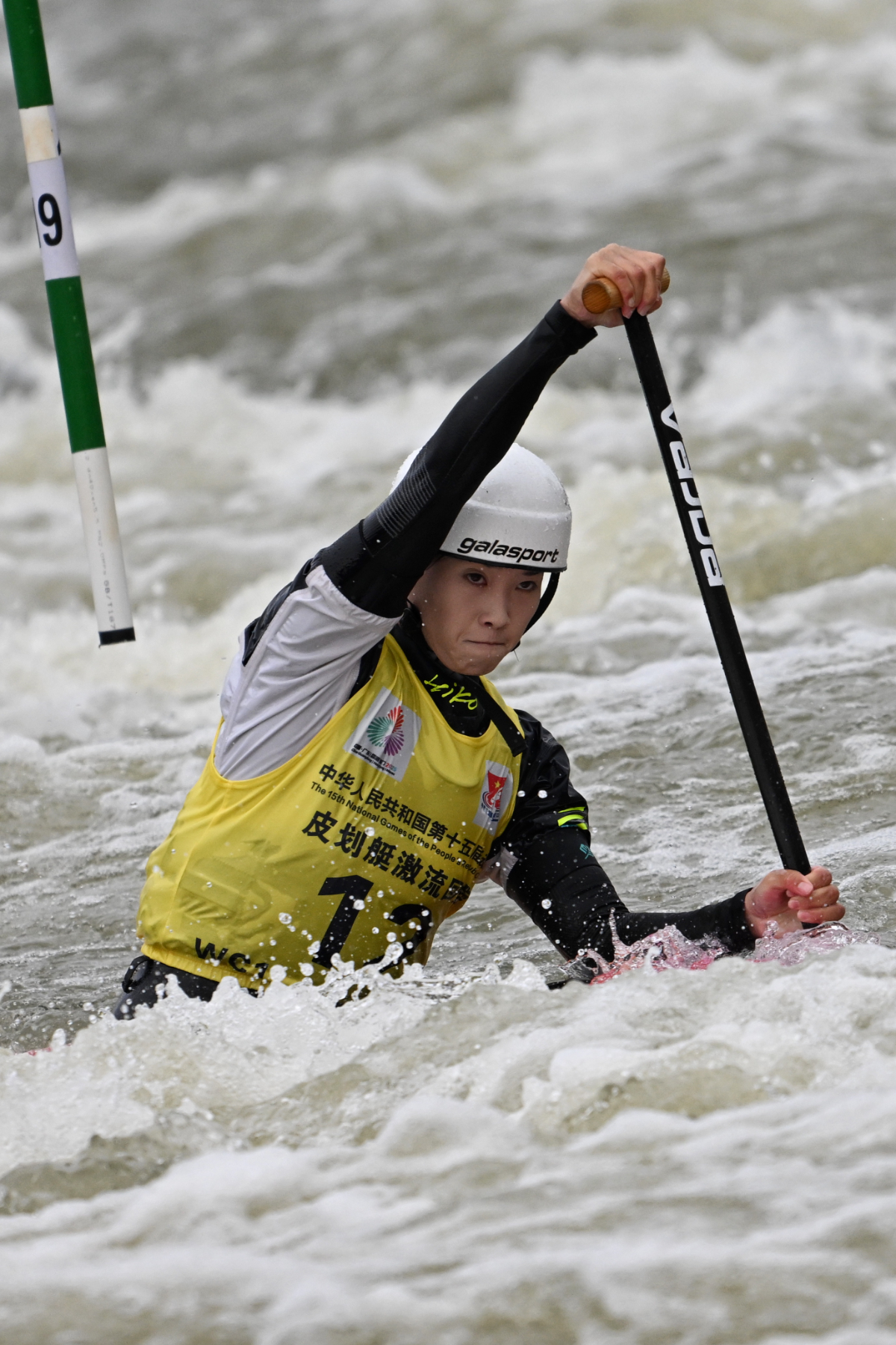 图集|女子皮划艇激流回旋预赛，山东队员许嘉琪、任烨顺利晋级