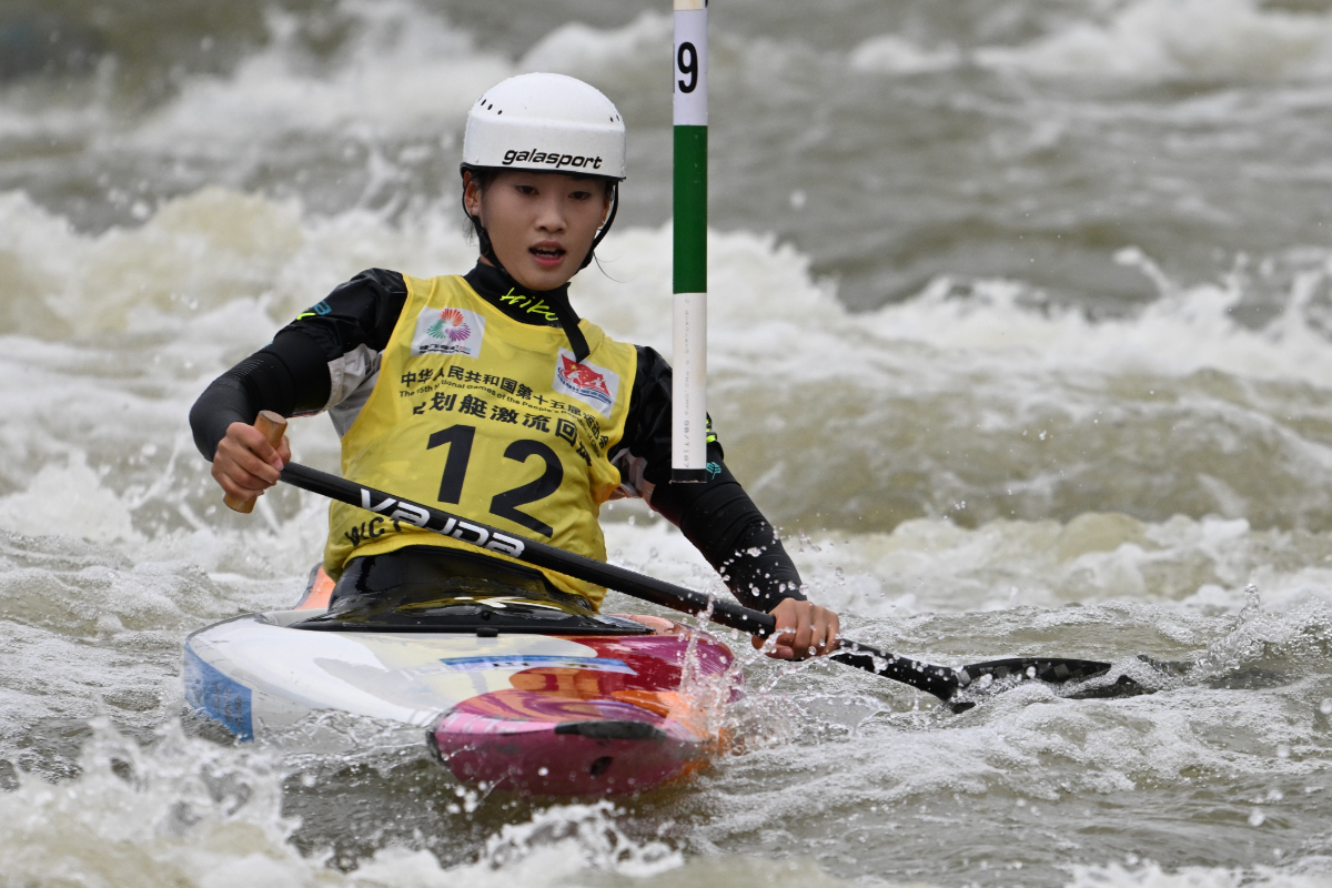 图集|女子皮划艇激流回旋预赛，山东队员许嘉琪、任烨顺利晋级