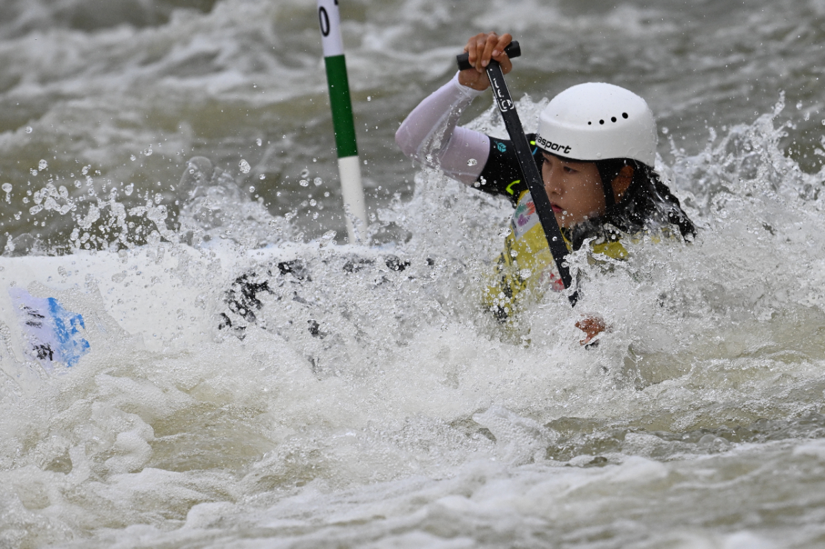 图集|女子皮划艇激流回旋预赛，山东队员许嘉琪、任烨顺利晋级