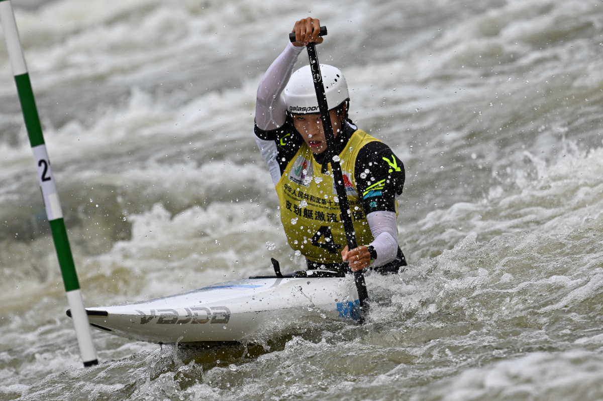 图集|女子皮划艇激流回旋预赛，山东队员许嘉琪、任烨顺利晋级