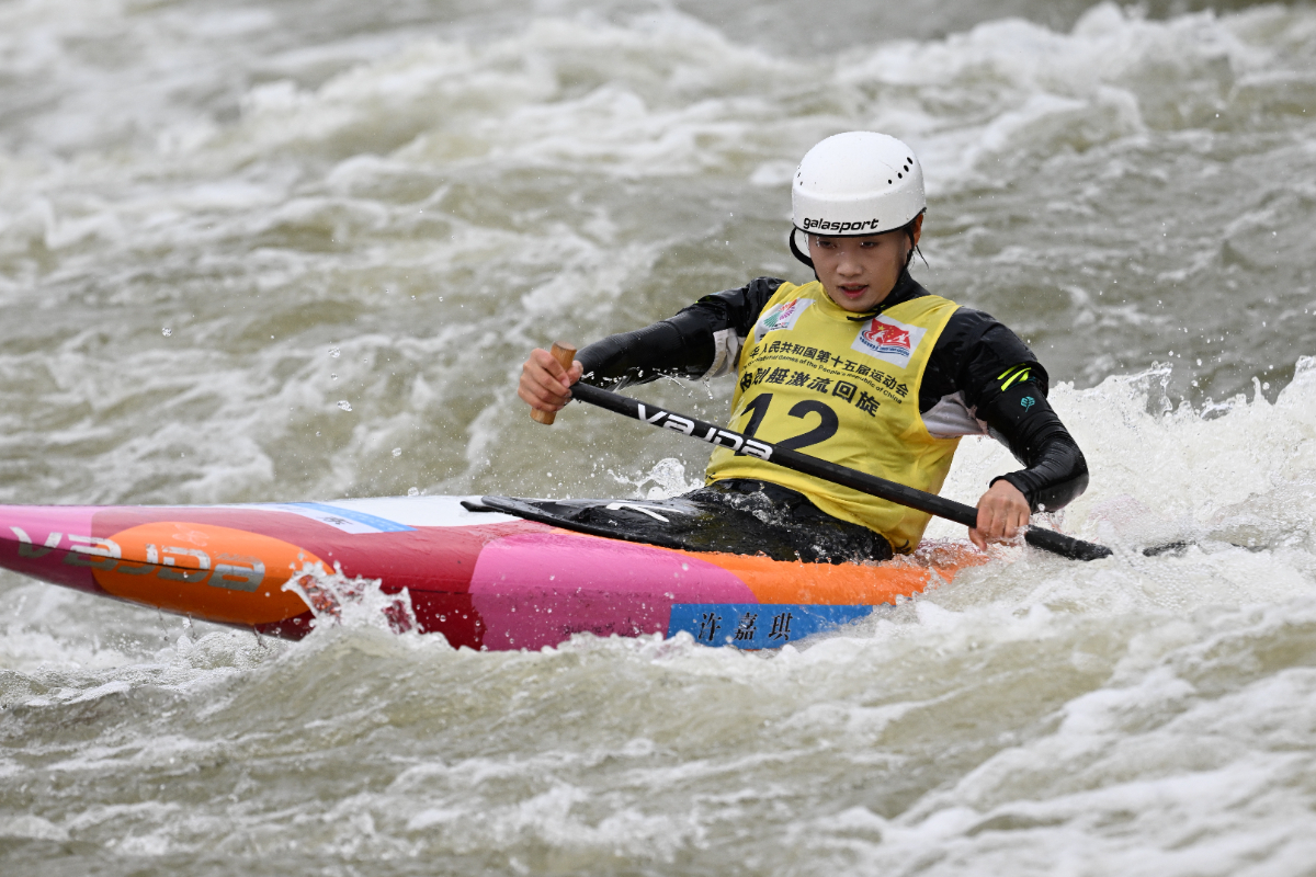 图集|女子皮划艇激流回旋预赛，山东队员许嘉琪、任烨顺利晋级