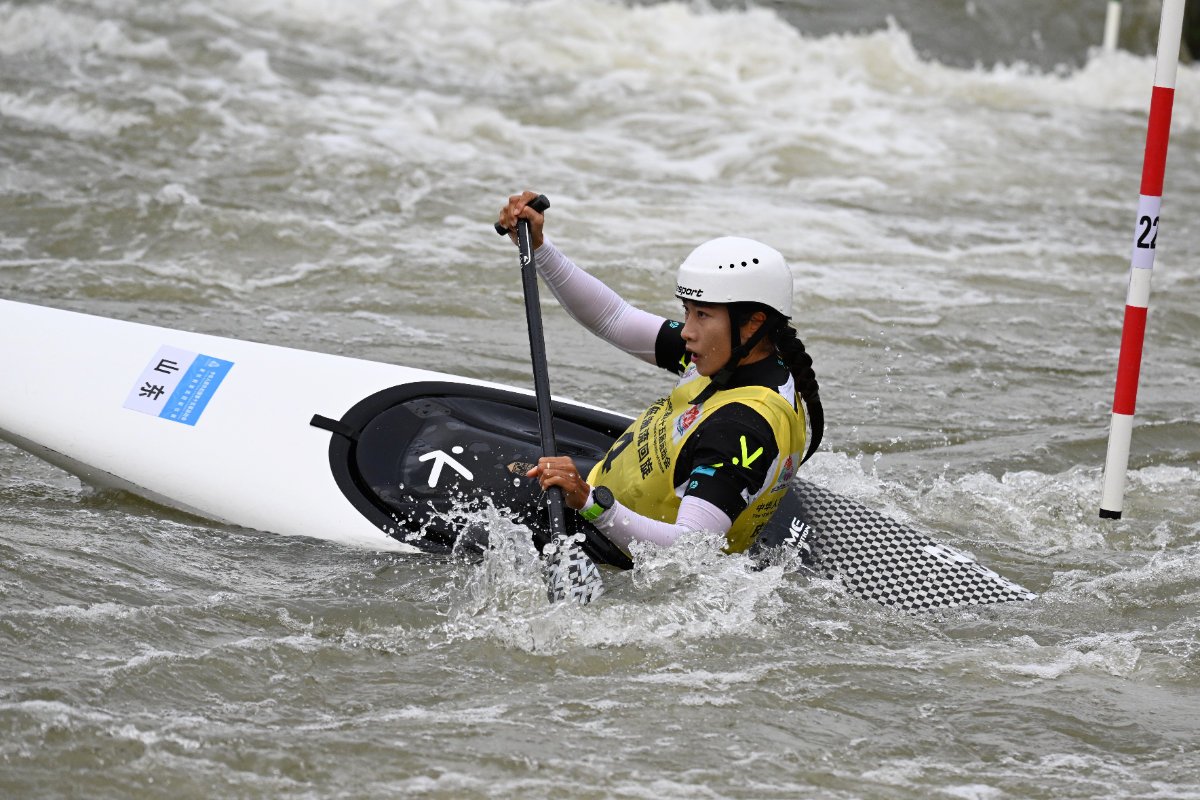 图集|女子皮划艇激流回旋预赛，山东队员许嘉琪、任烨顺利晋级