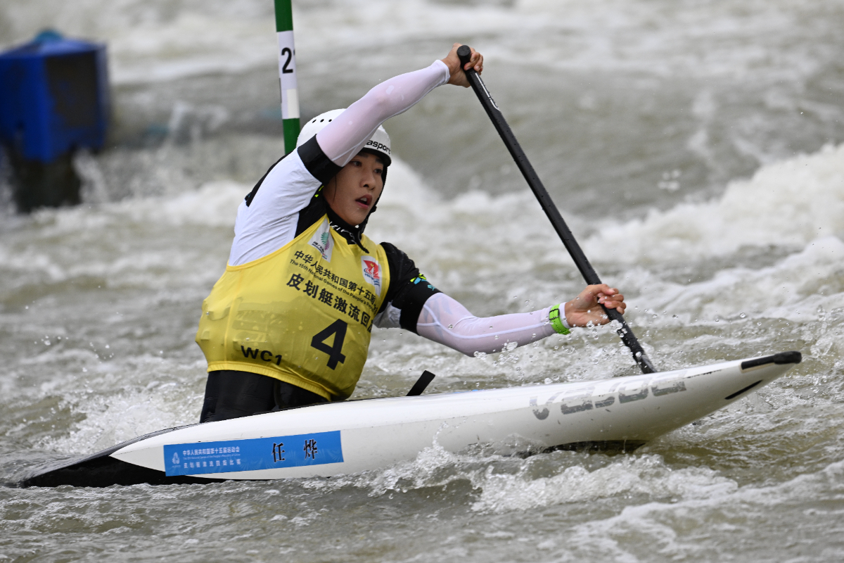 图集|女子皮划艇激流回旋预赛，山东队员许嘉琪、任烨顺利晋级