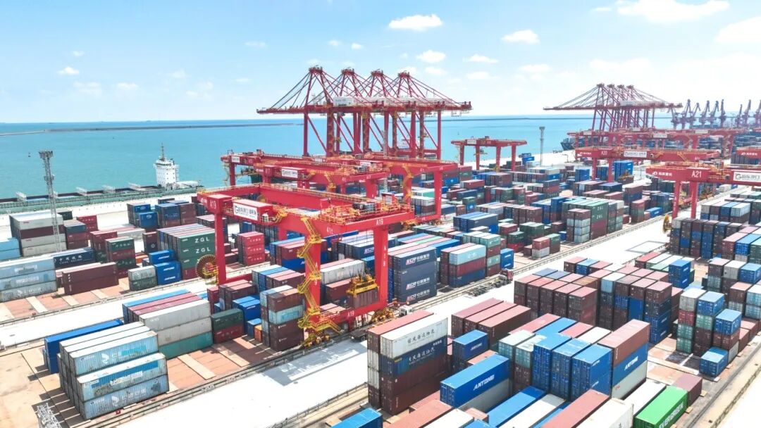 山东港口日照港集装箱码头这波操作“箱”当硬核