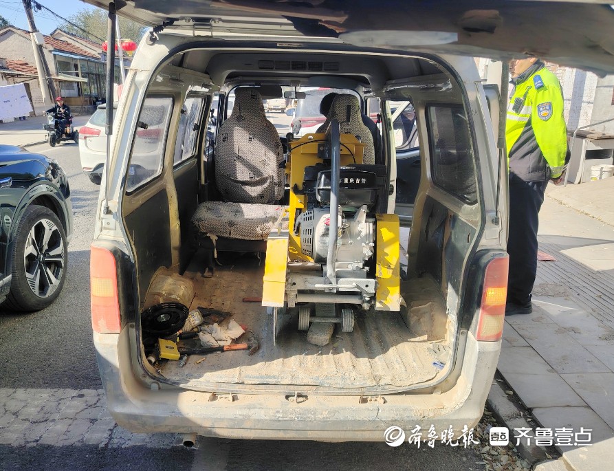 面包车拆座载货变身“移动货箱”，临清交警严肃查处