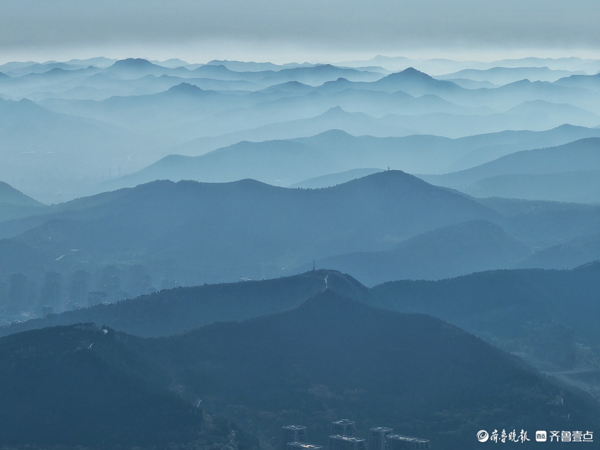 远瞰南部山区，连绵起伏