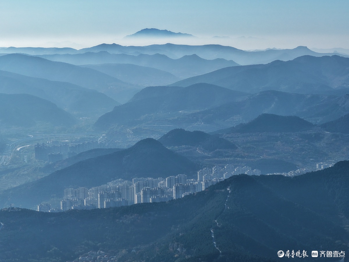 远瞰南部山区，连绵起伏