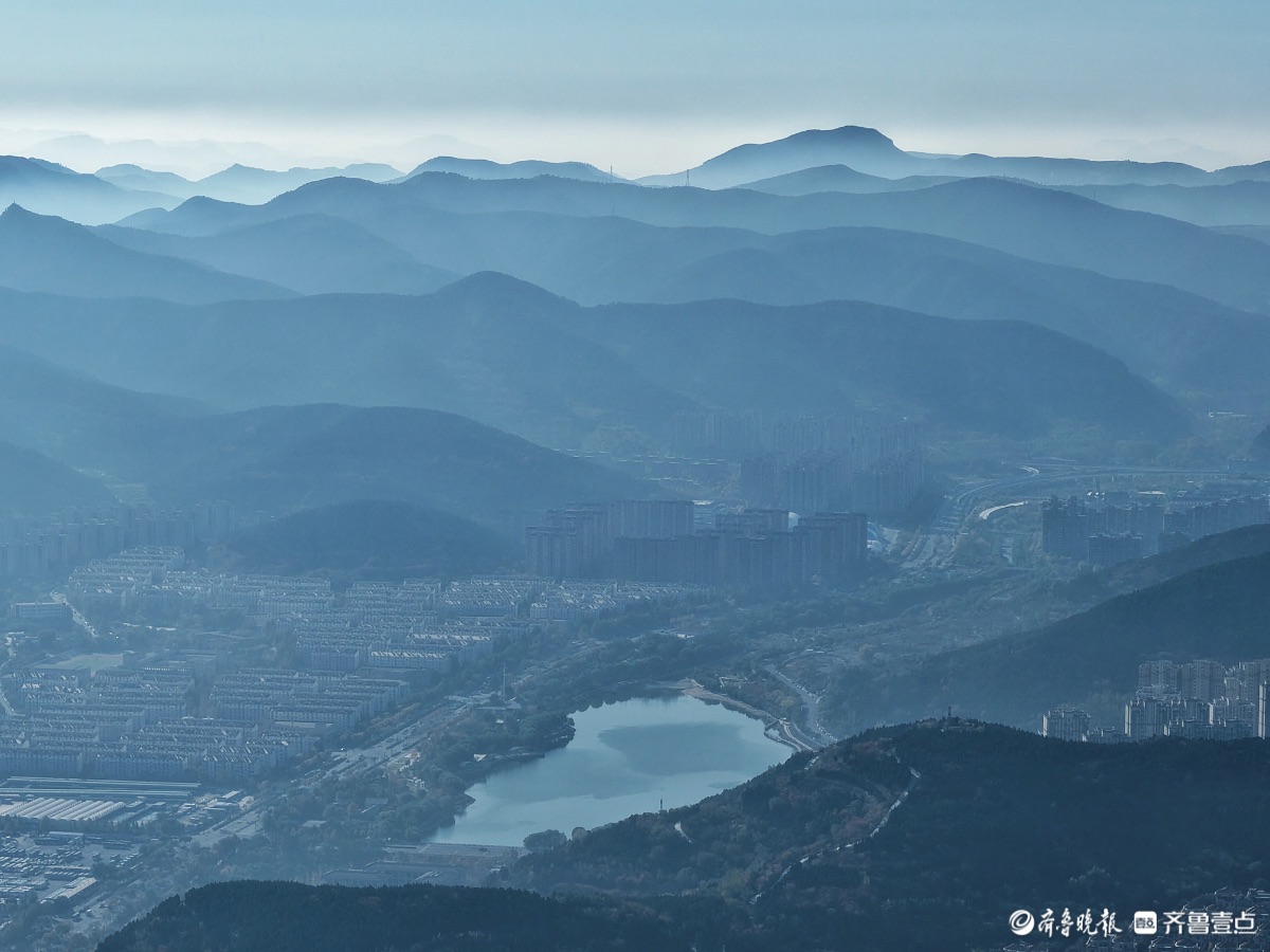 远瞰南部山区，连绵起伏