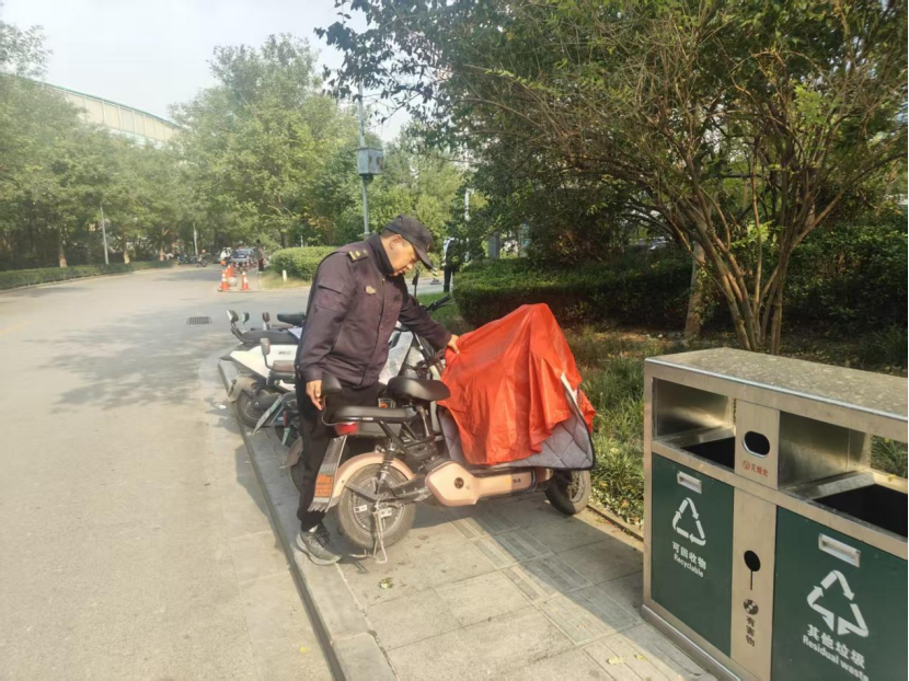 济南市中区十六里河：规范非机动车停放秩序，营造畅通道路秩序