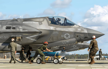 多款先进战机出动，美军打击委内瑞拉沿海疑似“贩毒”船只