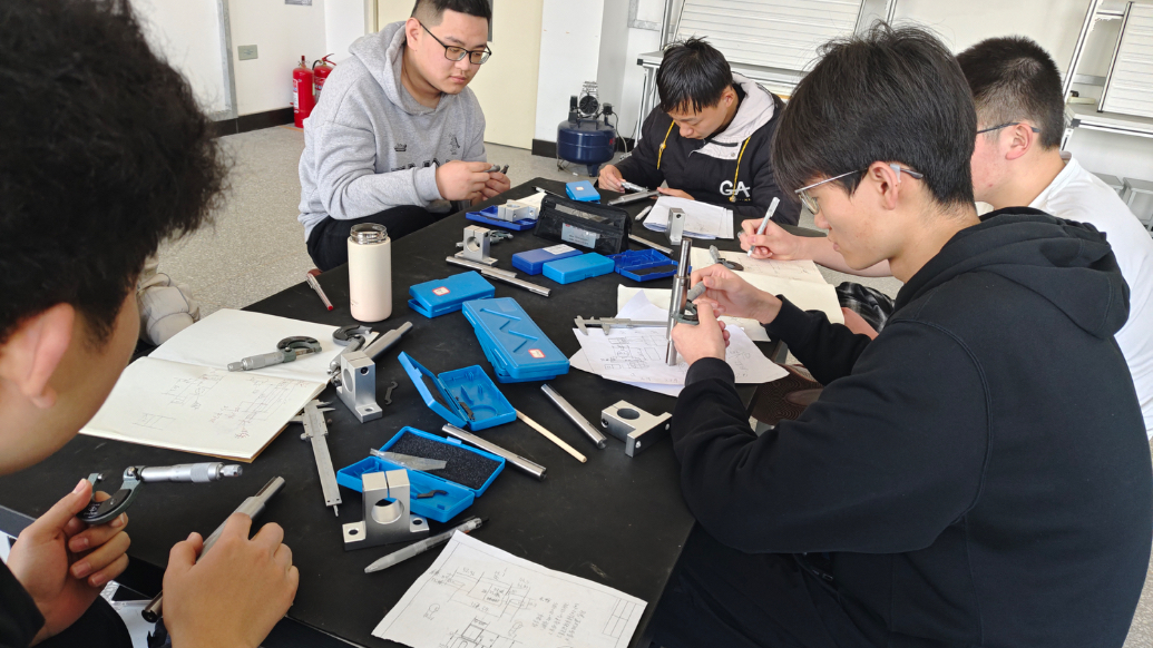 果然视频｜当高考失利的复读生，不再死磕千军万马的夏季高考