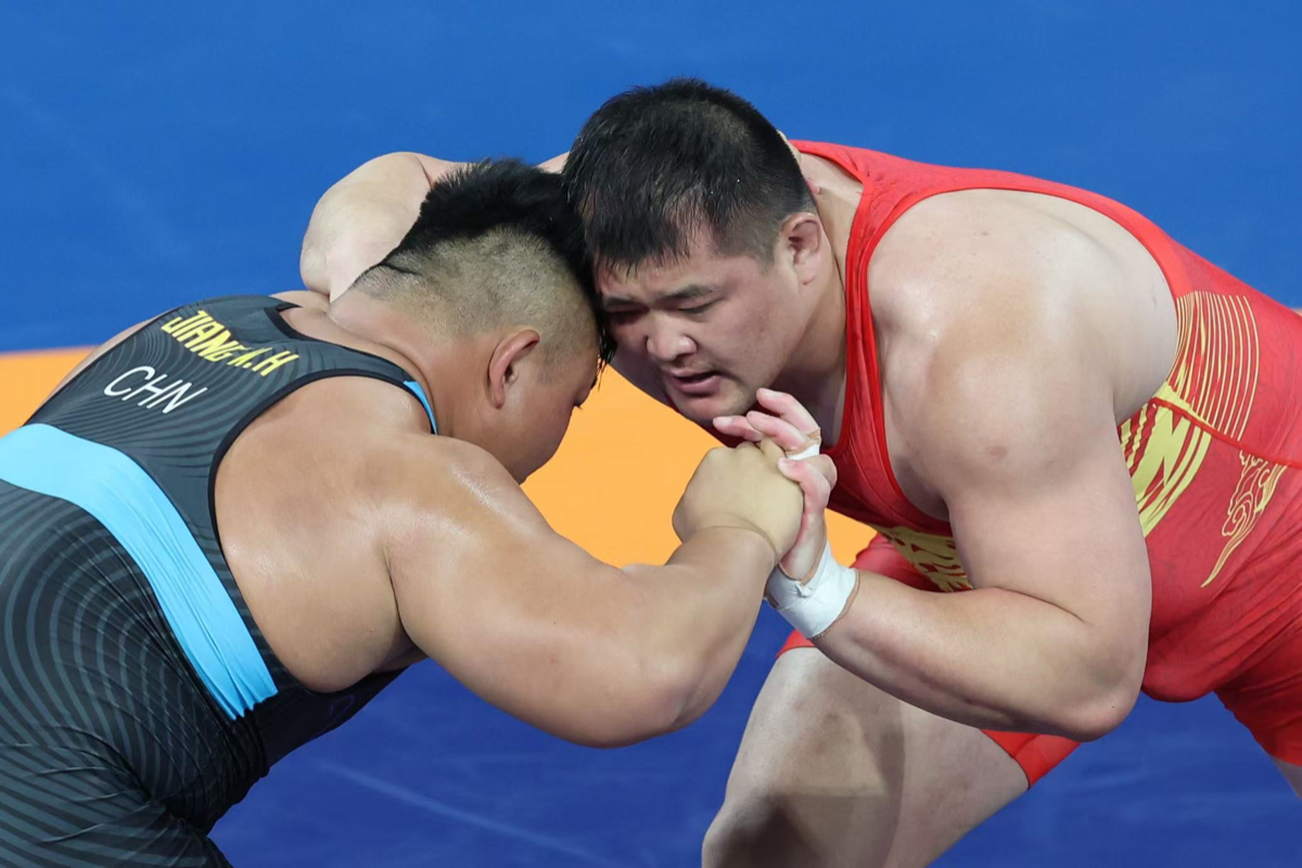 图集｜山东选手孟令哲斩获十五运摔跤男子古典式130公斤级冠军