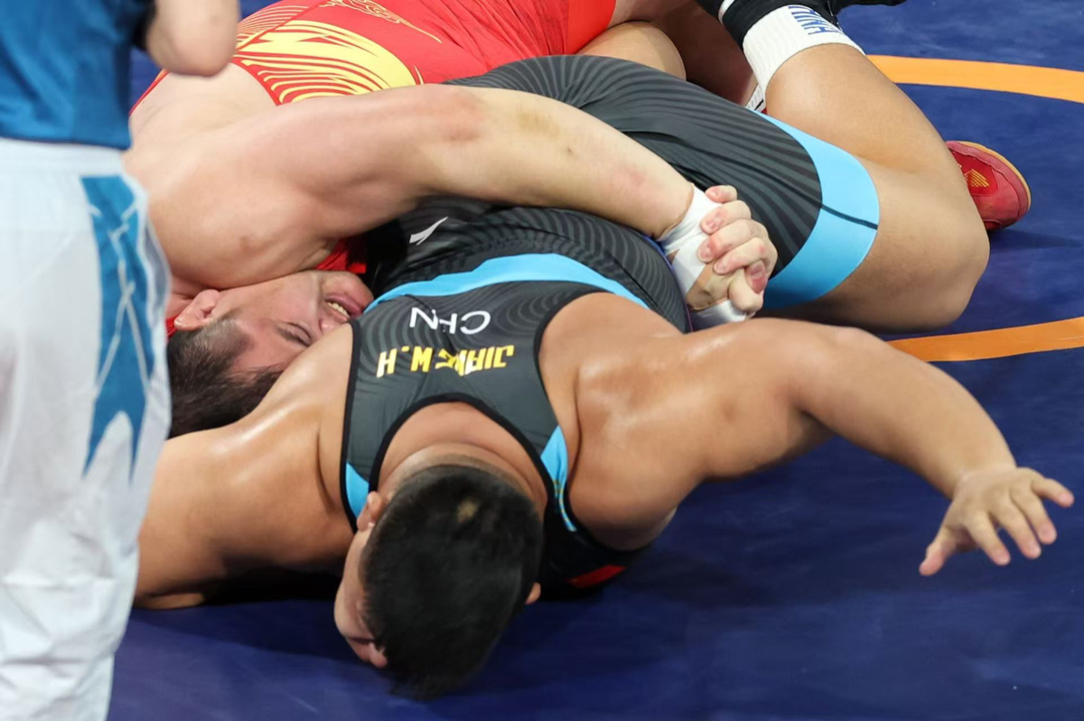 图集｜山东选手孟令哲斩获十五运摔跤男子古典式130公斤级冠军