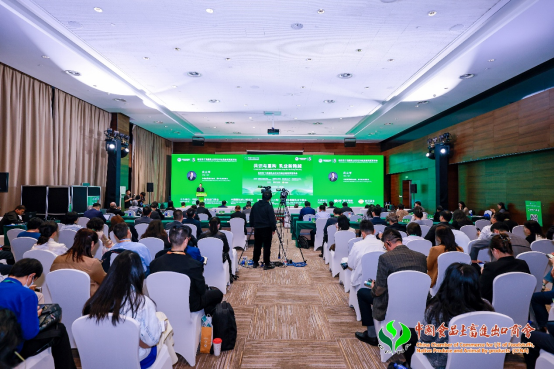 在这场国际盛会上，蒙牛提出“四大举措”引领中国乳业实现新跨越