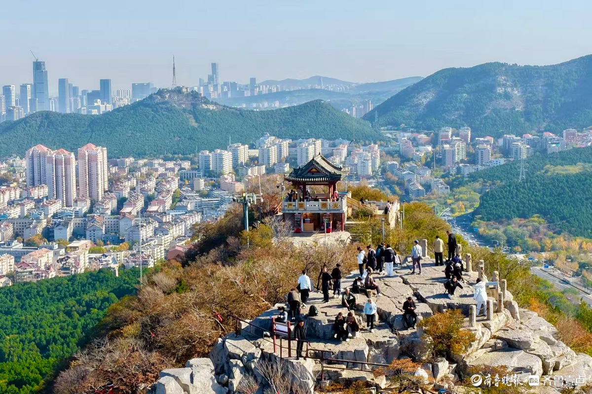 初冬，千佛山顶暖洋洋