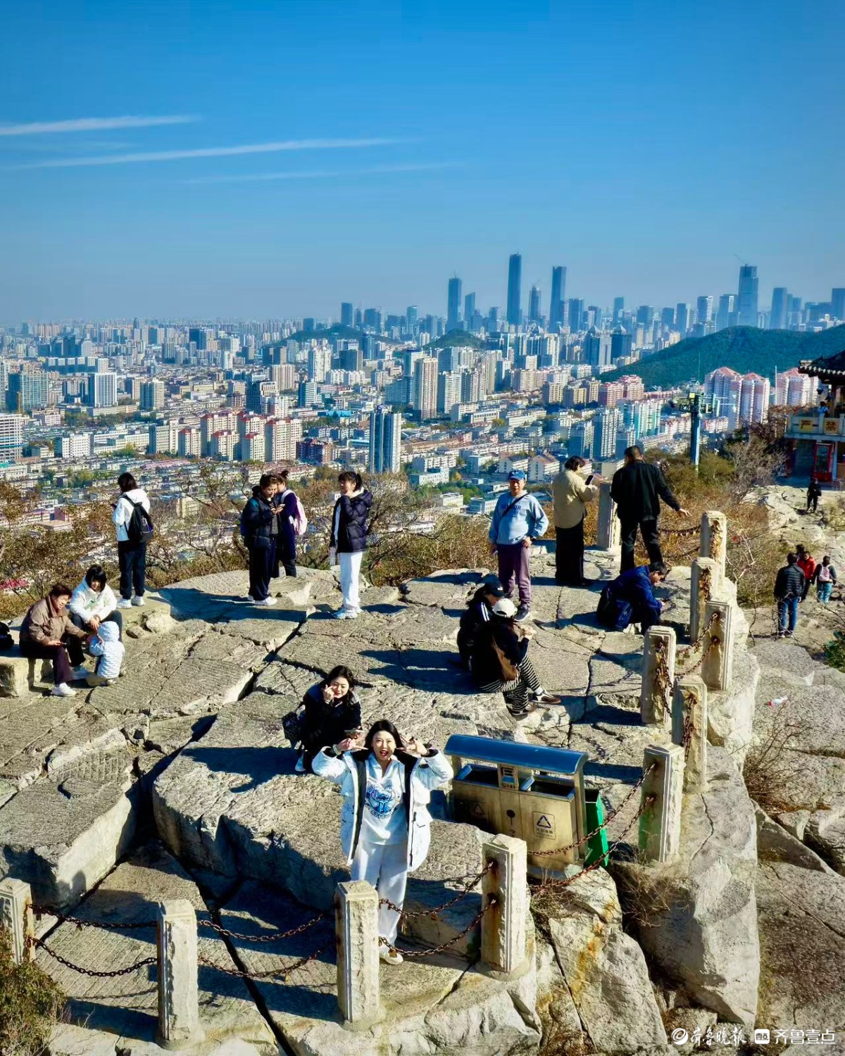 初冬，千佛山顶暖洋洋